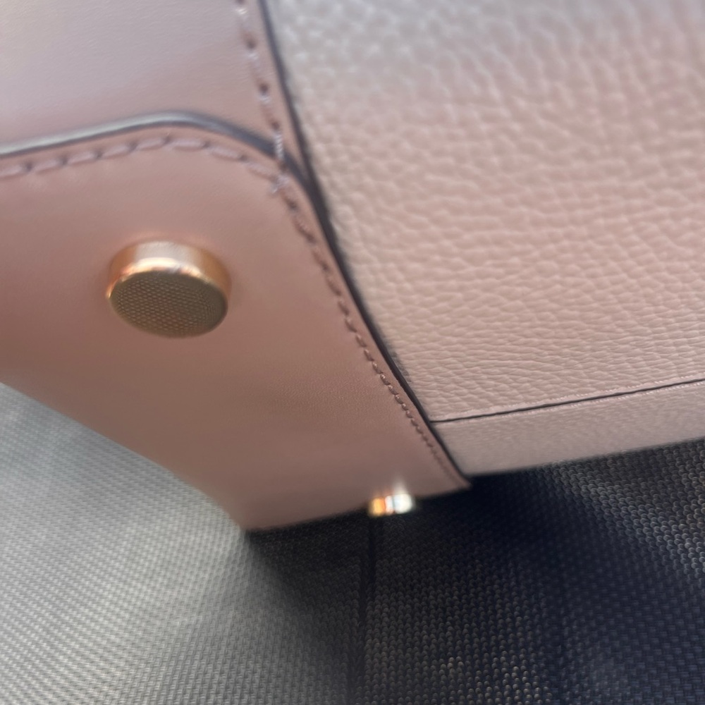 Michael Kors Mercer Gallery medium two-tone pebbled leather bucket bag - Picture 12 of 14